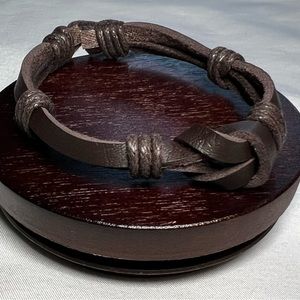 Stylish adjustable brown genuine leather bracelet